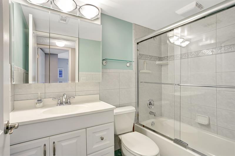 Image 38 of 55 For 4040 Crystal Lake Dr  202