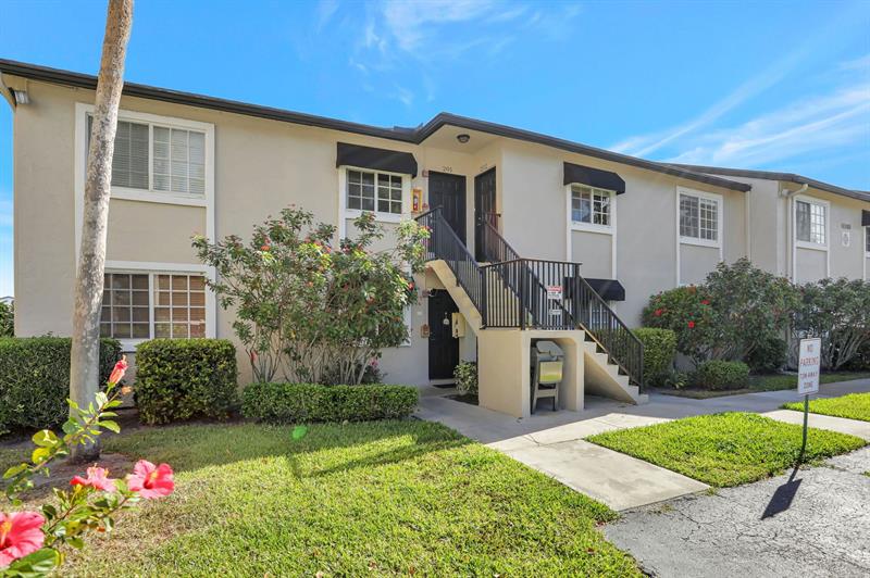 Image 39 of 55 For 4040 Crystal Lake Dr  202