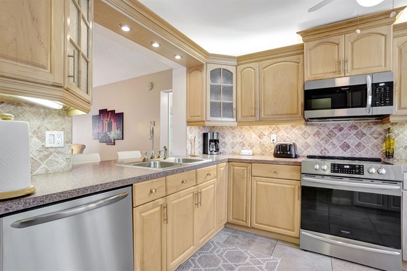 Image 5 of 55 For 4040 Crystal Lake Dr  202