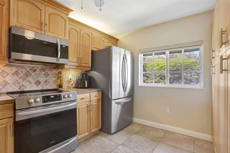 Image 8 of 55 For 4040 Crystal Lake Dr  202