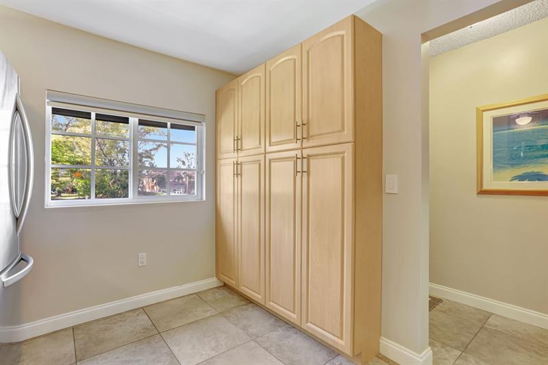 Image 9 of 55 For 4040 Crystal Lake Dr  202