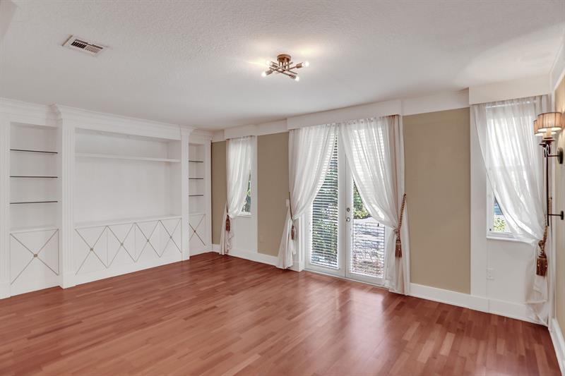 Image 10 of 37 For 1900 Oceanwalk Ln  115