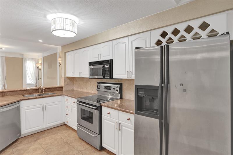 Image 14 of 37 For 1900 Oceanwalk Ln  115