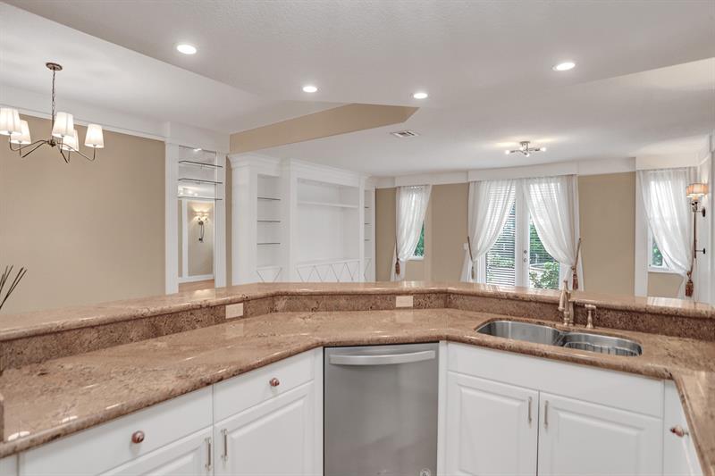 Image 15 of 37 For 1900 Oceanwalk Ln  115