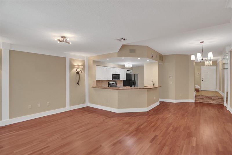 Image 7 of 37 For 1900 Oceanwalk Ln  115