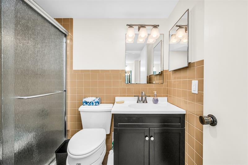 Image 15 of 19 For 3050 16th Ave  202