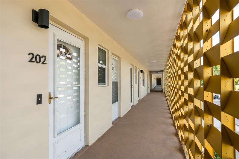 Image 20 of 28 For 3050 16th Ave 202