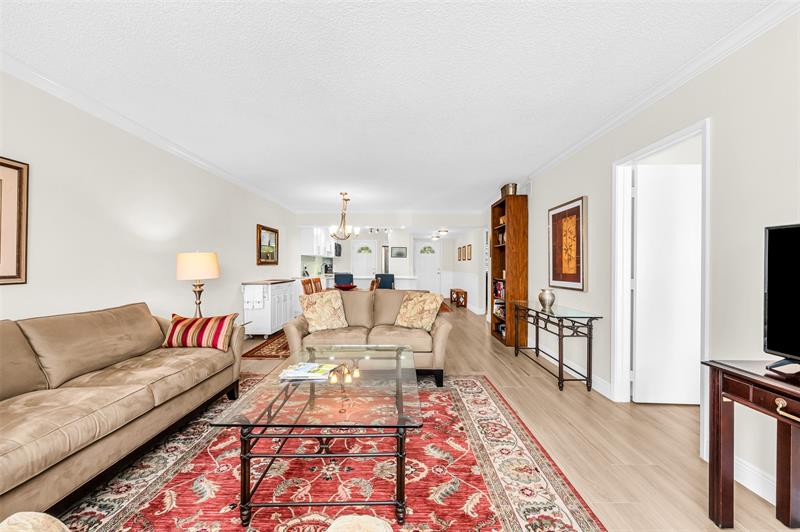 Image 5 of 19 For 3050 16th Ave  202