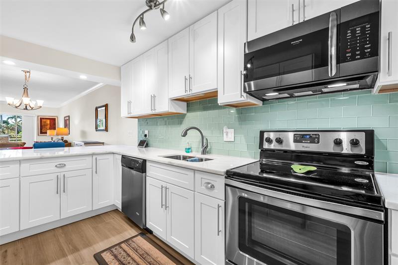 Image 7 of 19 For 3050 16th Ave  202