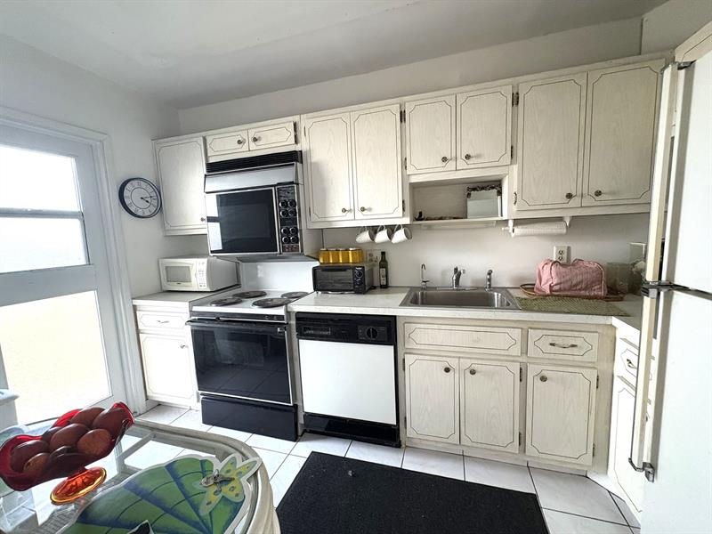 Image 4 of 10 For 2350 14th Street Cswy  303