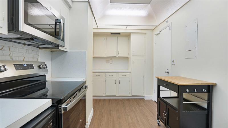 Image 16 of 49 For 3333 34th St  109