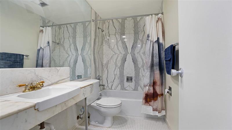 Image 18 of 49 For 3333 34th St  109