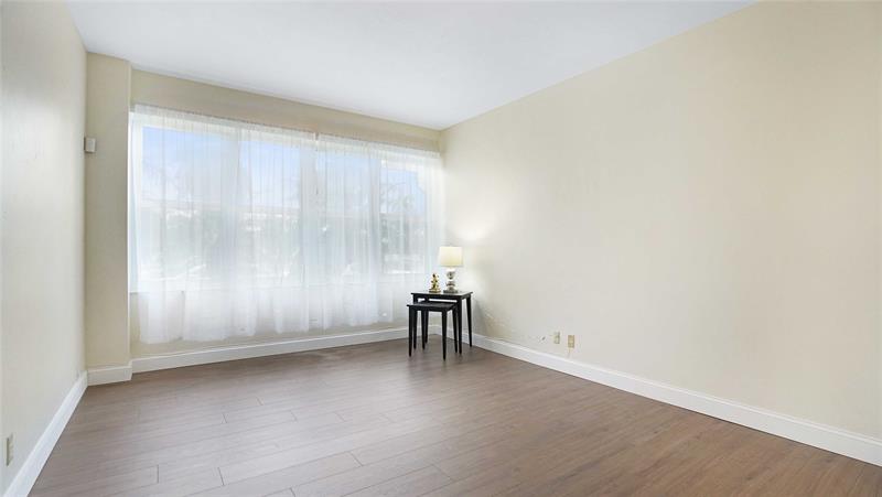 Image 21 of 49 For 3333 34th St  109