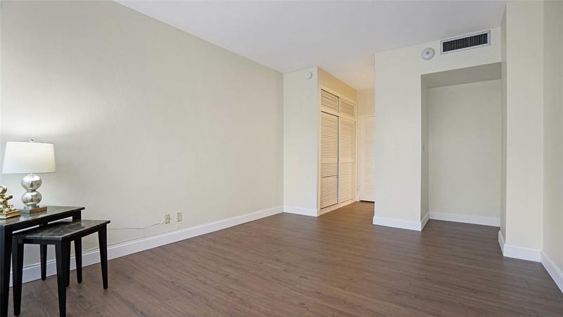 Image 23 of 49 For 3333 34th St  109