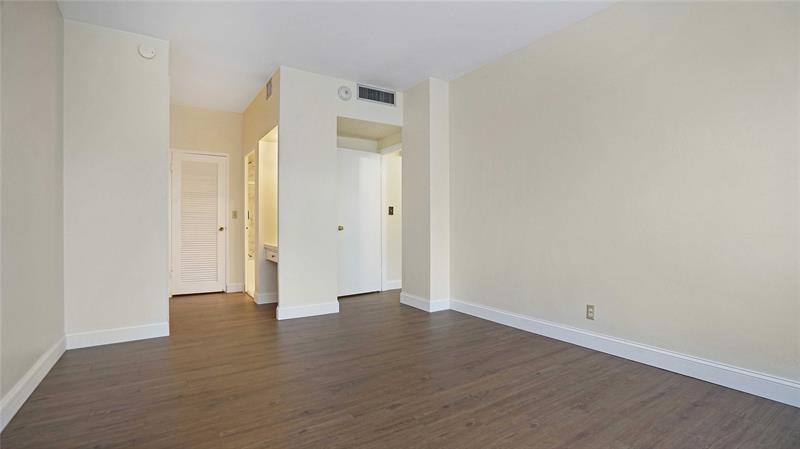 Image 24 of 49 For 3333 34th St  109