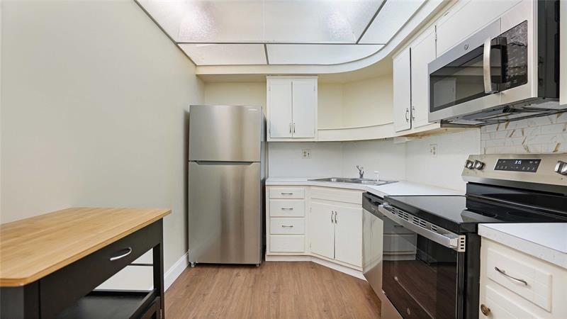 Image 7 of 49 For 3333 34th St  109