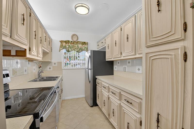 Image 13 of 28 For 1025 South Dr  D