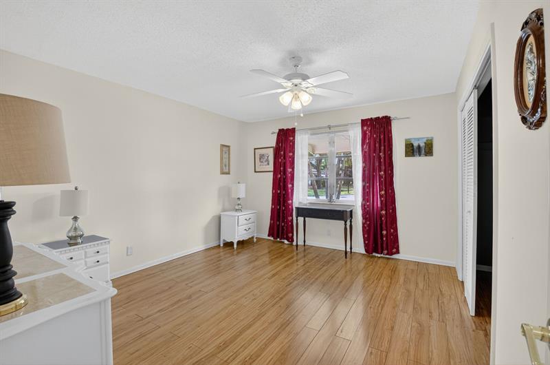 Image 17 of 28 For 1025 South Dr  D