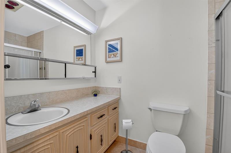 Image 18 of 28 For 1025 South Dr  D