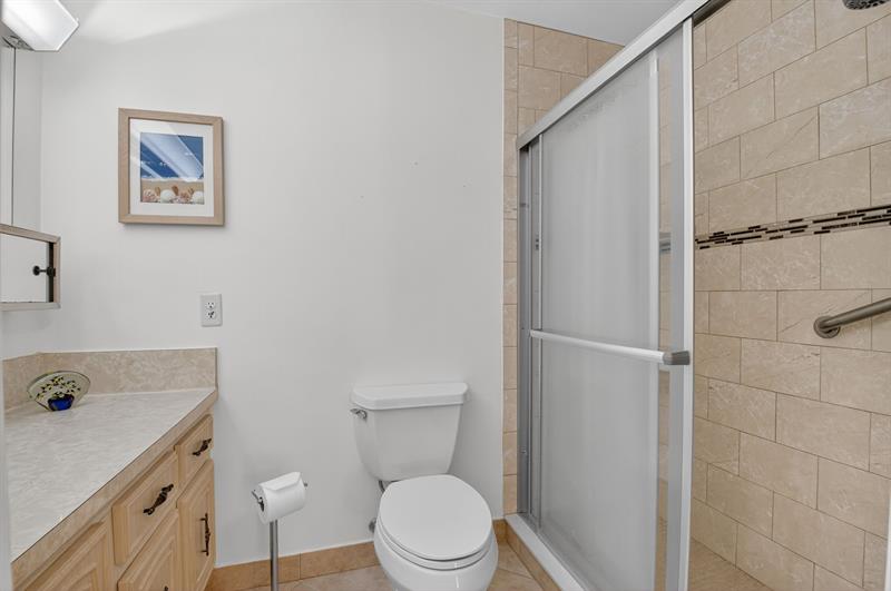 Image 19 of 28 For 1025 South Dr  D