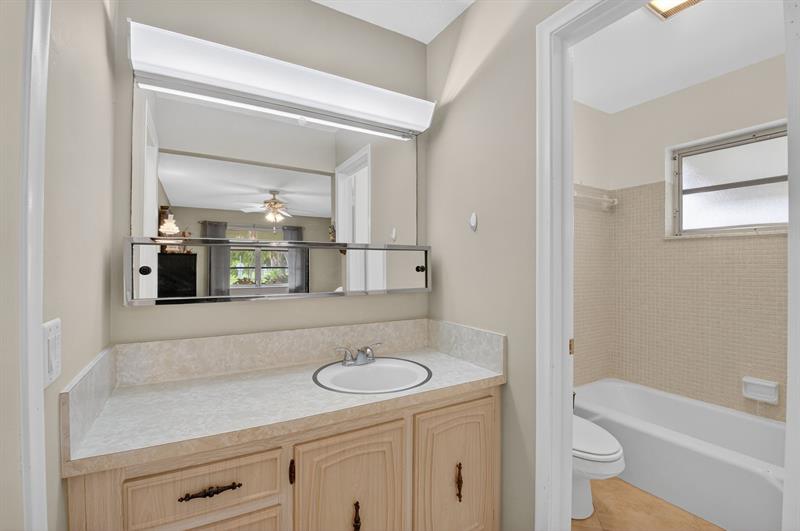 Image 24 of 28 For 1025 South Dr  D