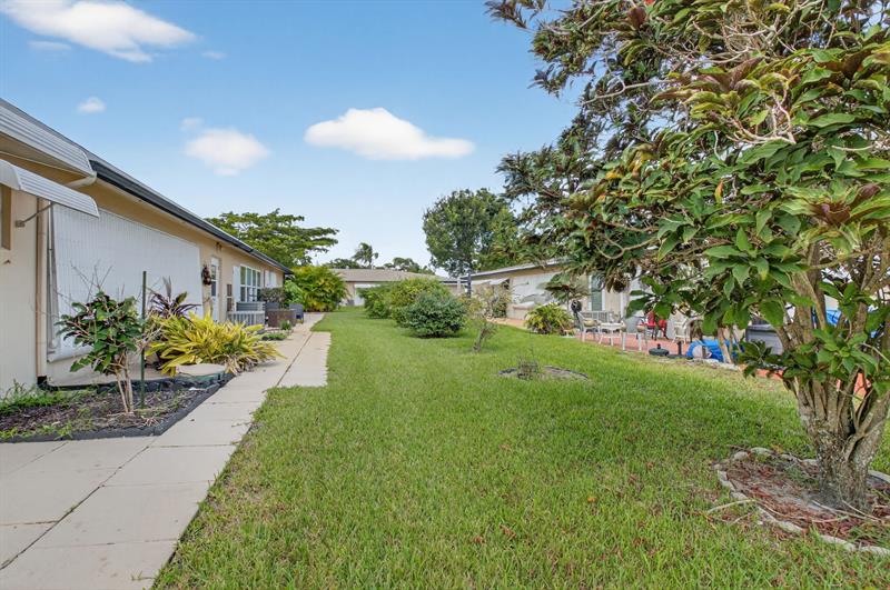 Image 27 of 28 For 1025 South Dr  D