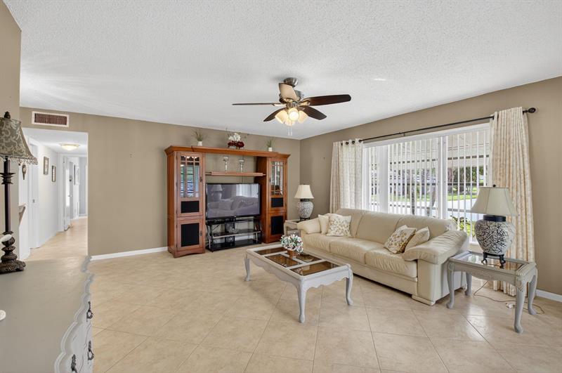 Image 7 of 28 For 1025 South Dr  D