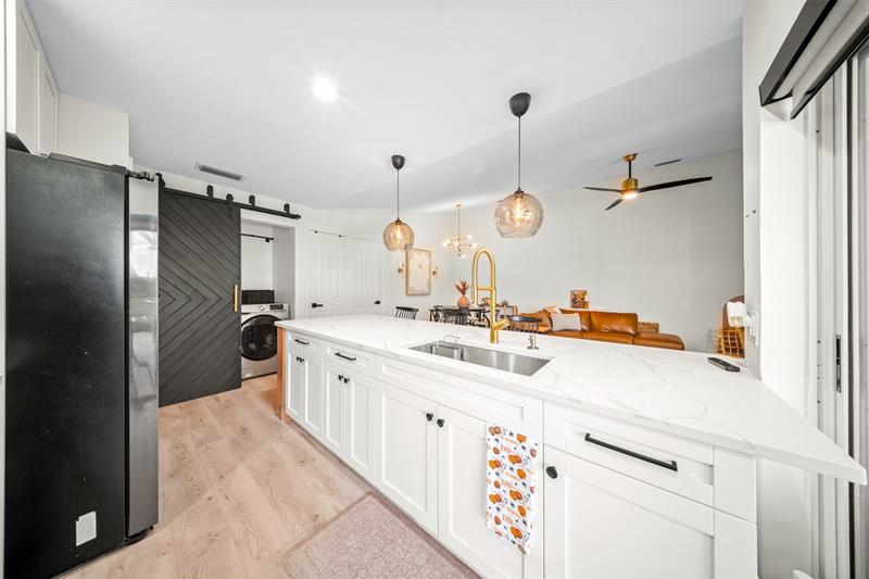 Image 18 of 37 For 1250 Sun Terrace Cir  16a