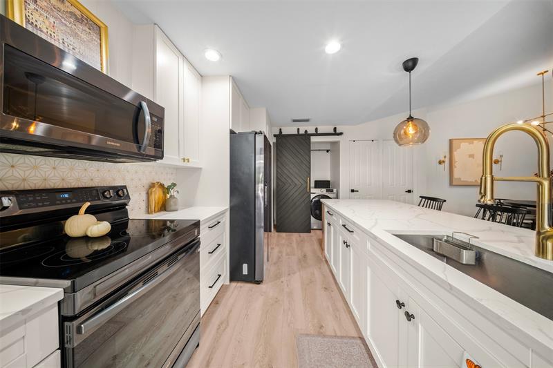 Image 19 of 37 For 1250 Sun Terrace Cir  16a