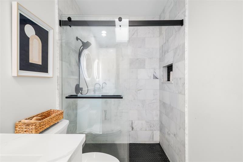 Image 21 of 37 For 1250 Sun Terrace Cir  16a