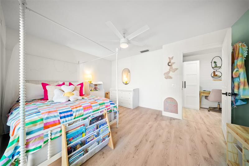 Image 26 of 37 For 1250 Sun Terrace Cir  16a