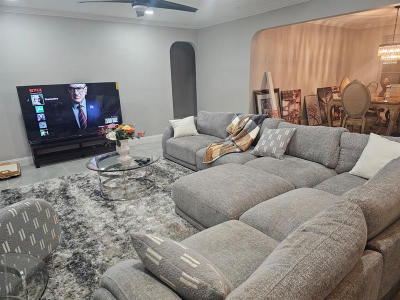 Image 2 of 15 For 5500 Roosevelt St