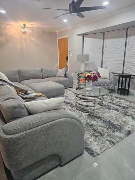 Image 3 of 15 For 5500 Roosevelt St