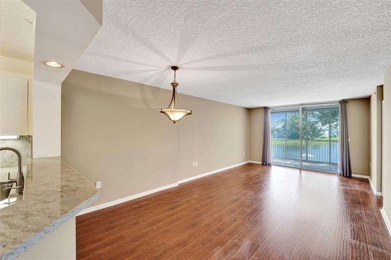 Image 19 of 69 For 9563 Weldon Cir  D212
