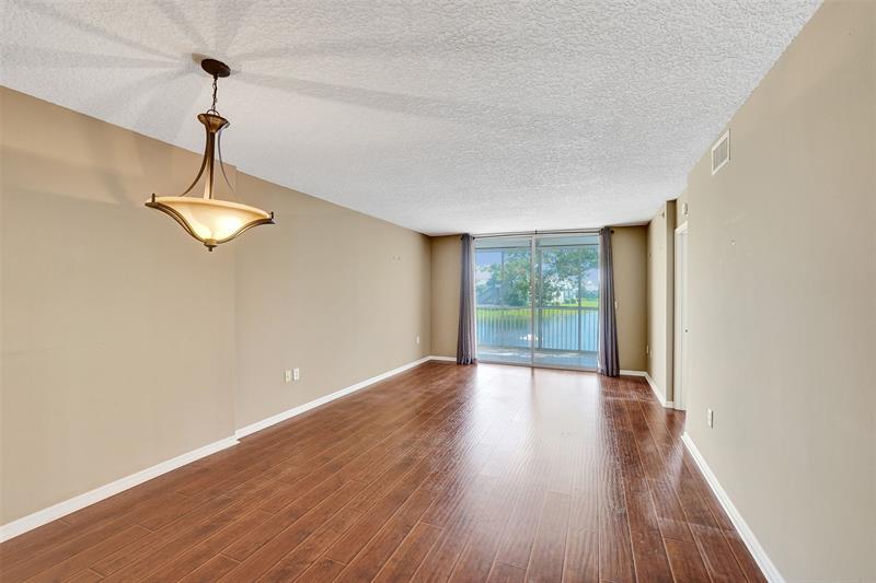 Image 20 of 69 For 9563 Weldon Cir  D212