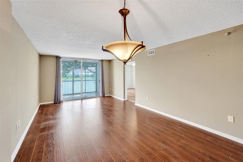 Image 24 of 69 For 9563 Weldon Cir  D212