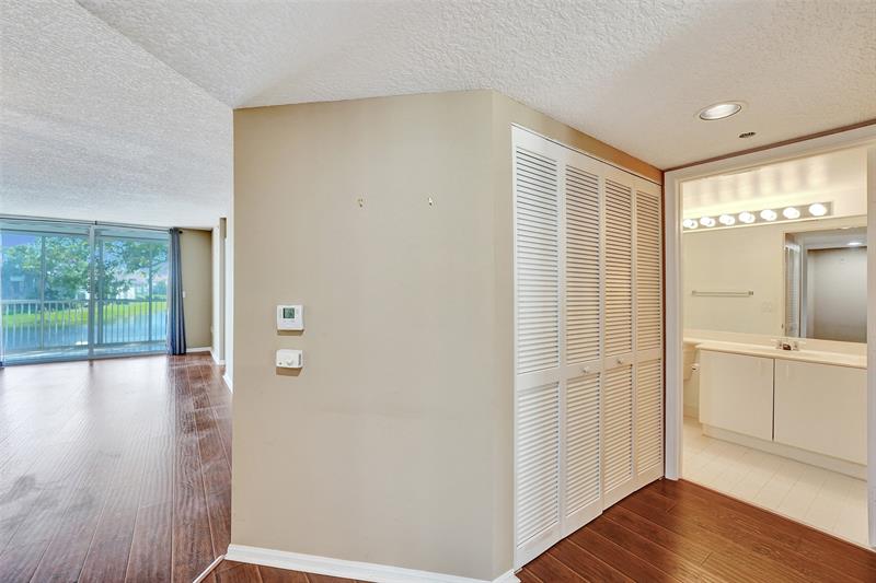 Image 45 of 69 For 9563 Weldon Cir  D212