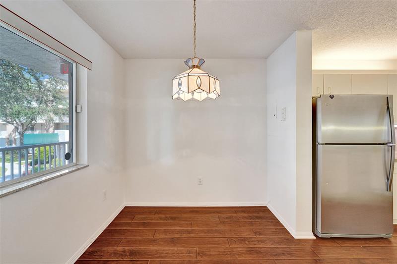 Image 6 of 69 For 9563 Weldon Cir  D212
