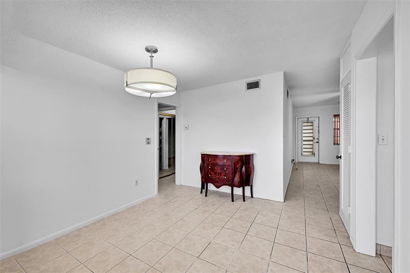 Image 4 of 15 For 1330 43rd Ave  104