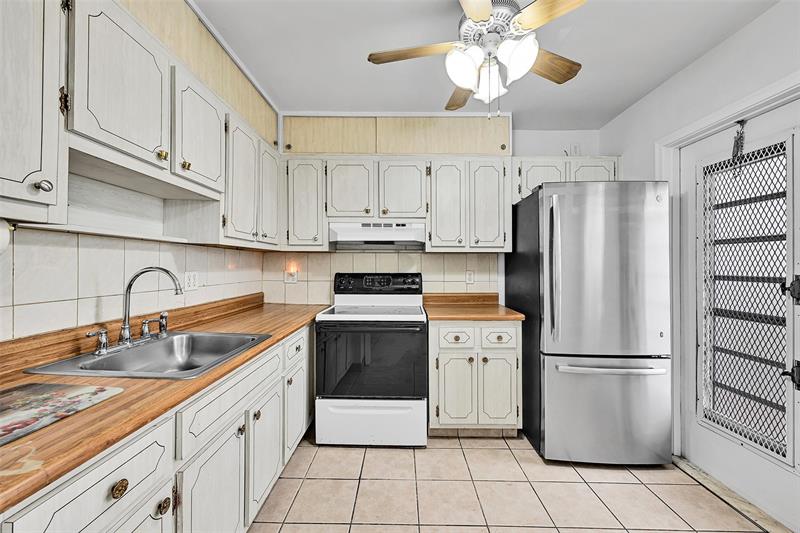Image 5 of 15 For 1330 43rd Ave  104