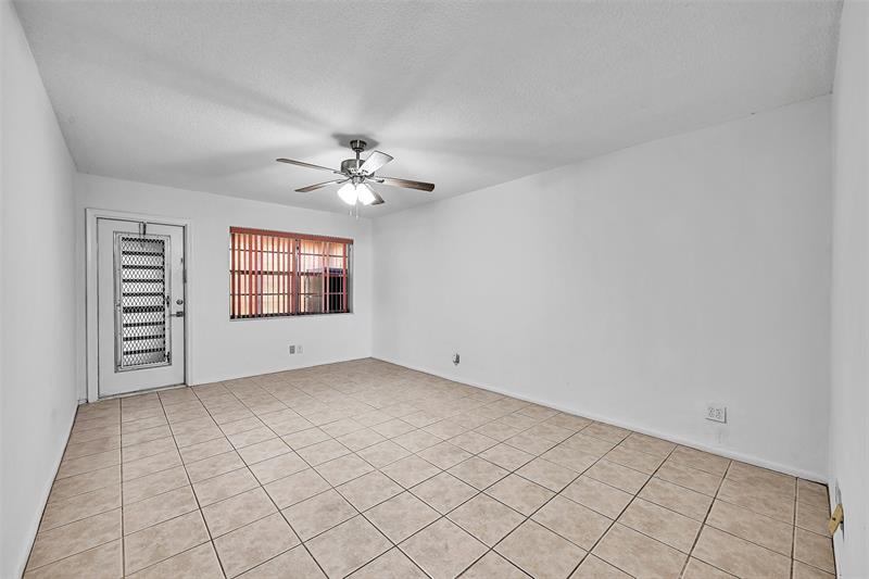 Image 6 of 15 For 1330 43rd Ave  104