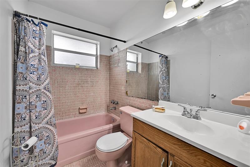 Image 7 of 15 For 1330 43rd Ave  104