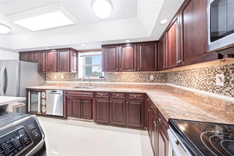 Image 12 of 30 For 3430 Galt Ocean Dr 611