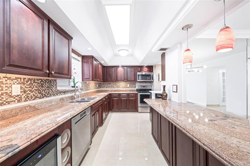 Image 18 of 30 For 3430 Galt Ocean Dr 611