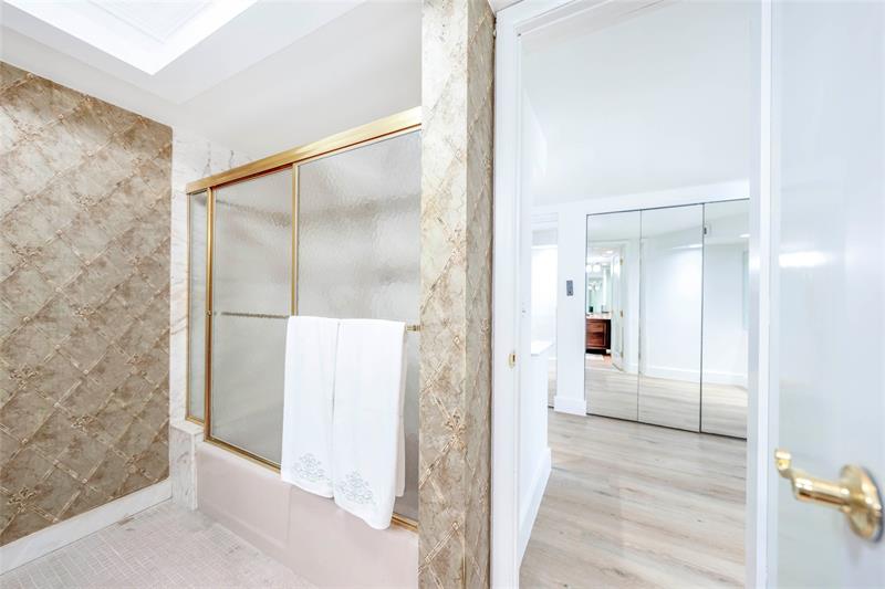 Image 27 of 30 For 3430 Galt Ocean Dr 611