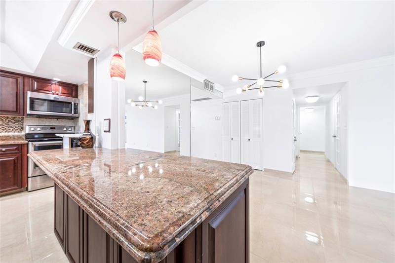 Image 7 of 30 For 3430 Galt Ocean Dr 611