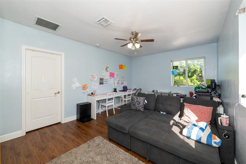 Image 21 of 29 For 12911 284th Ter