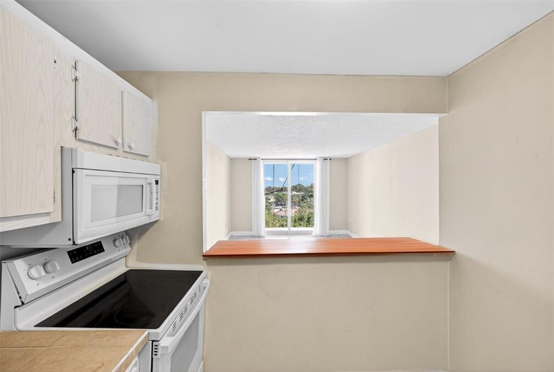 Image 11 of 22 For 16851 23rd Ave  A619