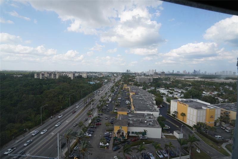 Image 11 of 24 For 13499 Biscayne Blvd  1503