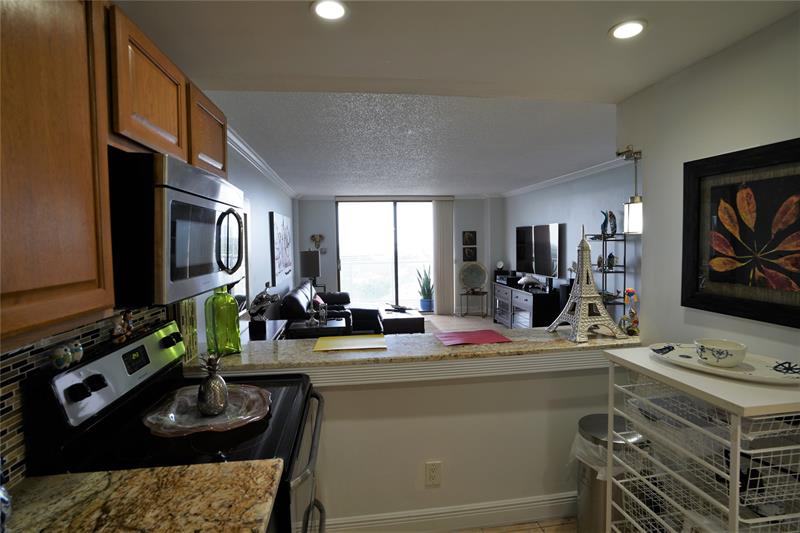 Image 21 of 24 For 13499 Biscayne Blvd  1503